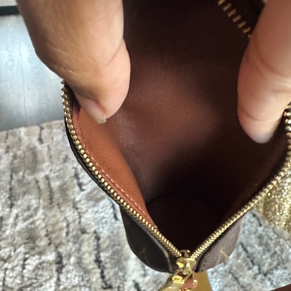 Louis Vuitton Monogram
Mini Papillon Handbag - Picture 5 of 13